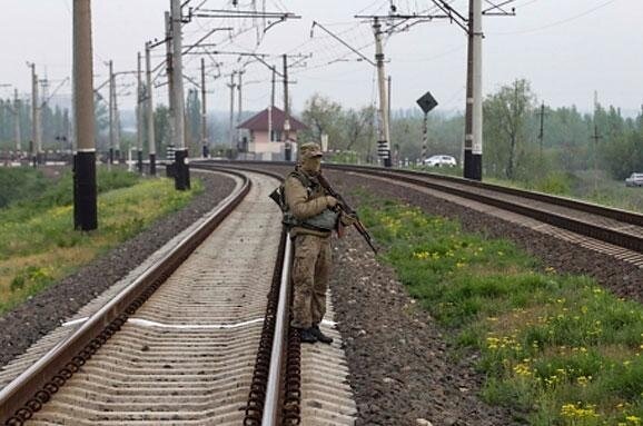На Донеччині відновлюють залізничну станцію після обстрілу